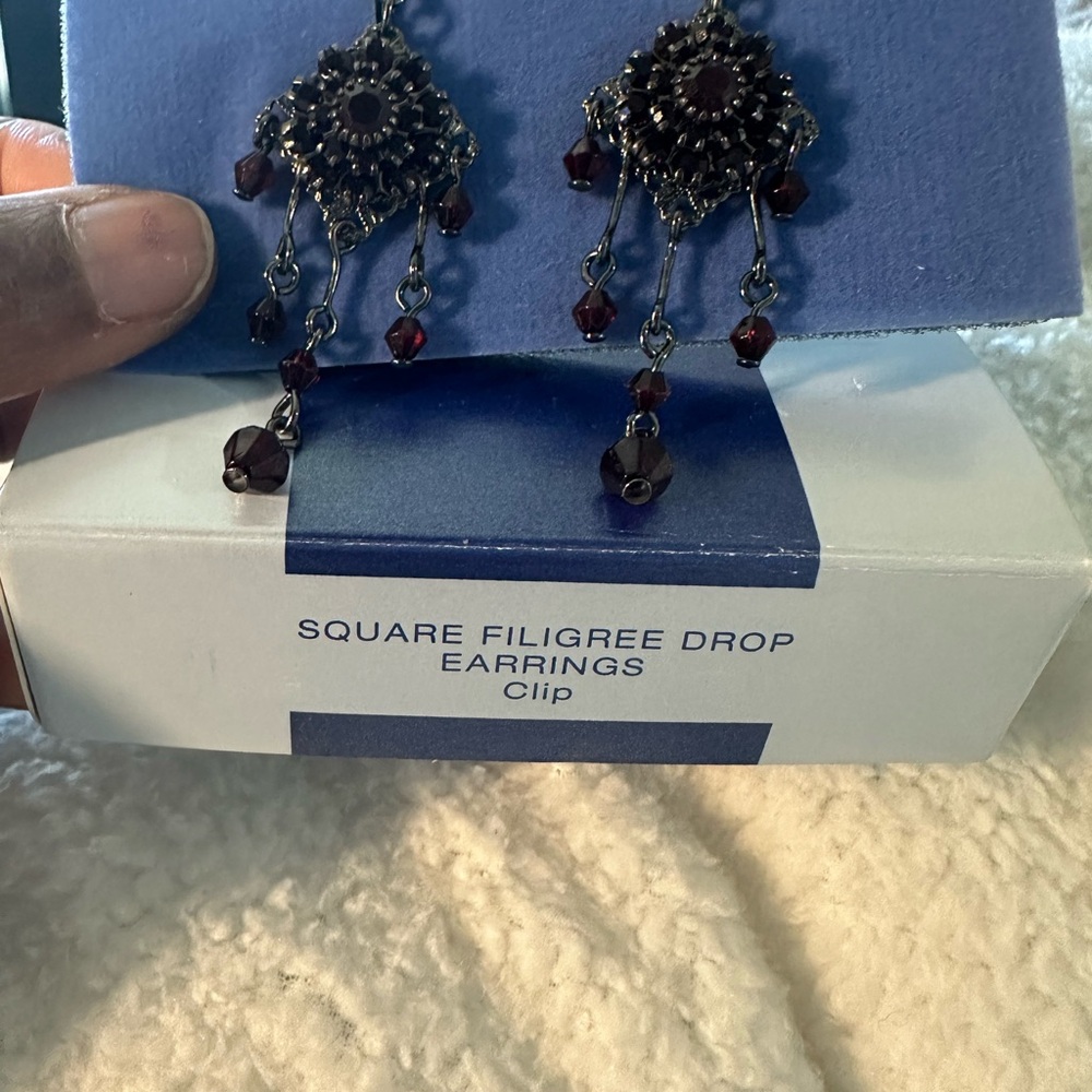 Avon SQUARE FILIGREE DROP EARRINGS Clip-VINTAGE